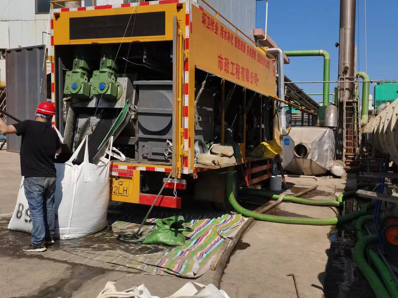 卧龙淤泥压干处理